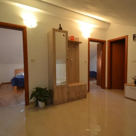 Apartment Antonia Nakic -stobrec Split