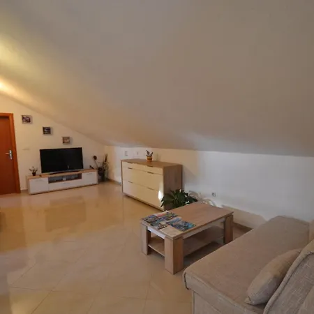 Apartment Antonia Nakic -stobrec *